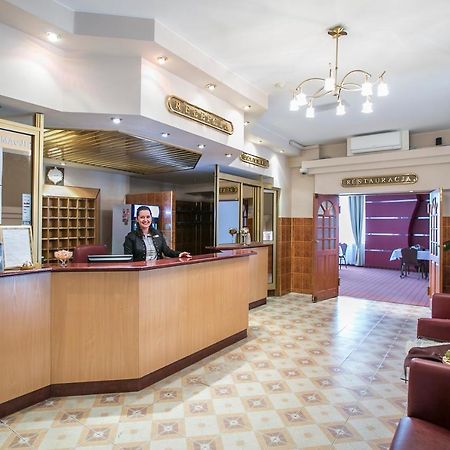 Hotel Unibus Бельск-Подляски Экстерьер фото
