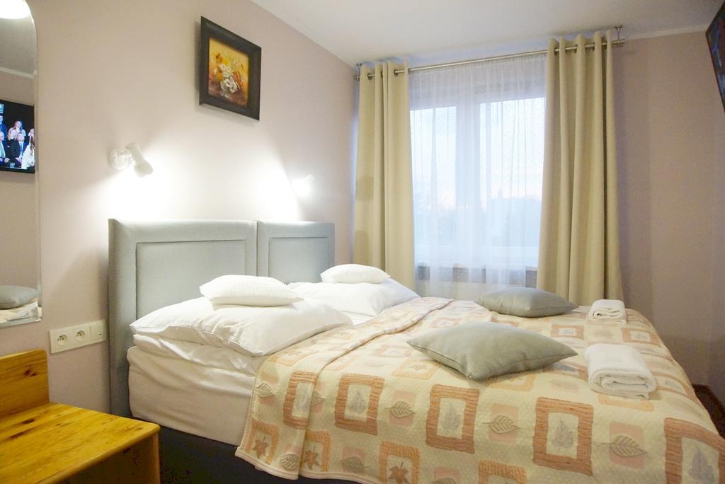 Hotel Unibus Бельск-Подляски Экстерьер фото