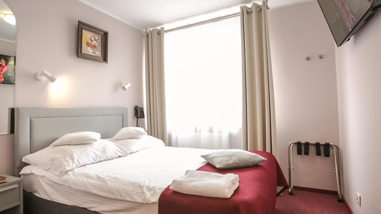Hotel Unibus Бельск-Подляски Экстерьер фото