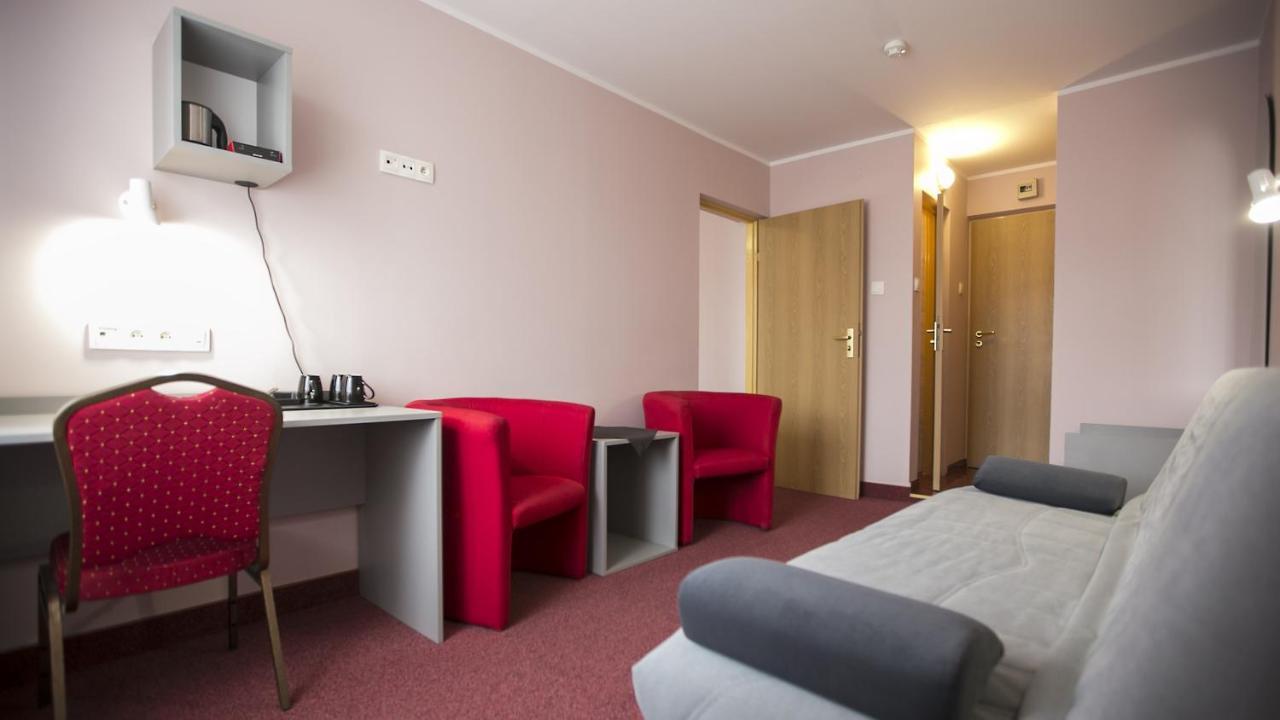 Hotel Unibus Бельск-Подляски Экстерьер фото