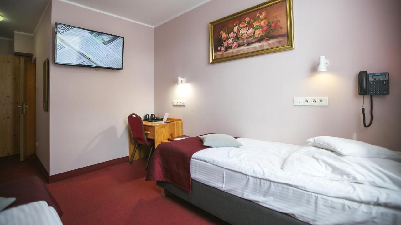 Hotel Unibus Бельск-Подляски Экстерьер фото