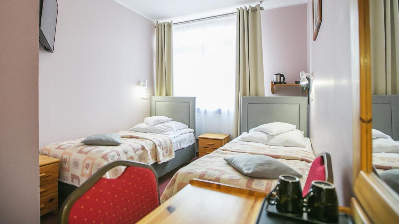 Hotel Unibus Бельск-Подляски Экстерьер фото