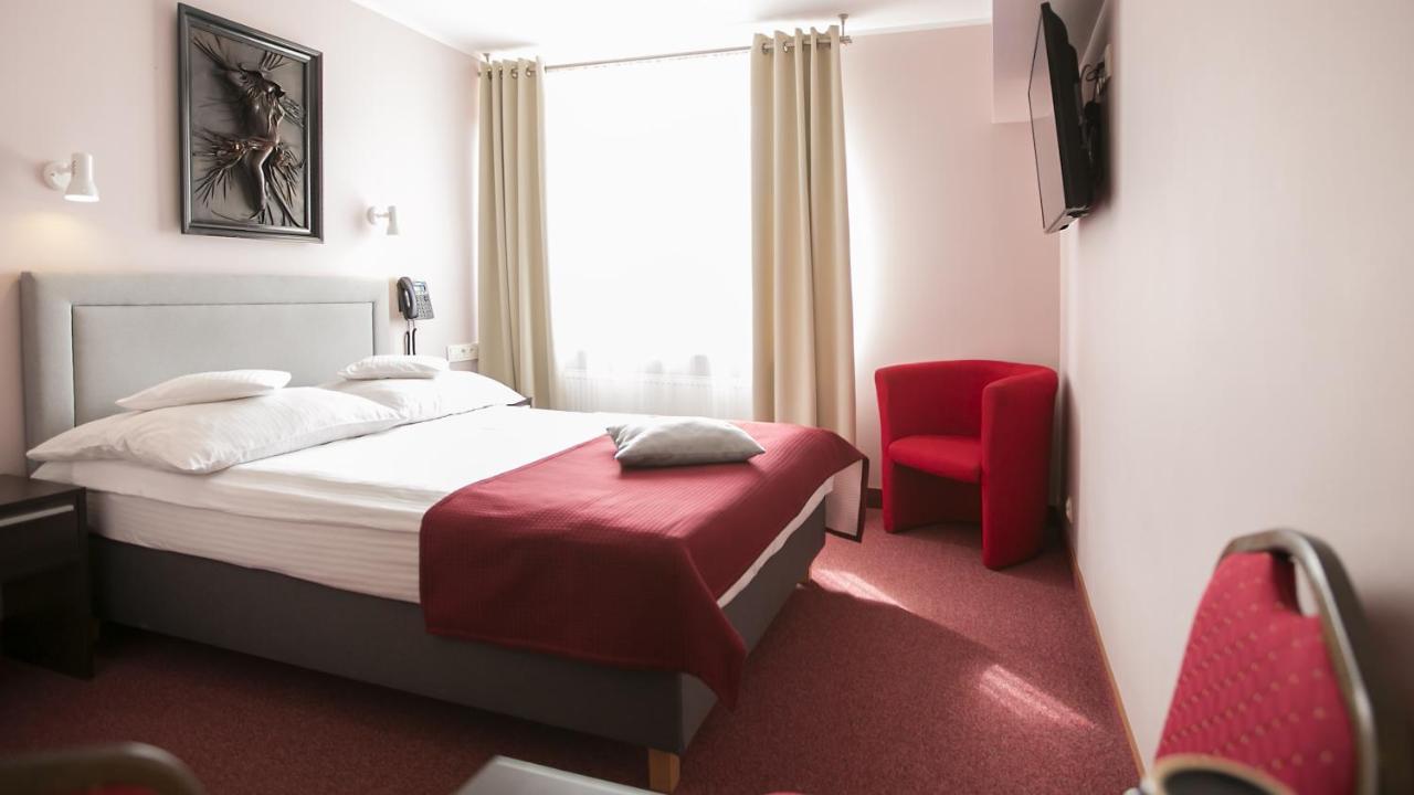 Hotel Unibus Бельск-Подляски Экстерьер фото