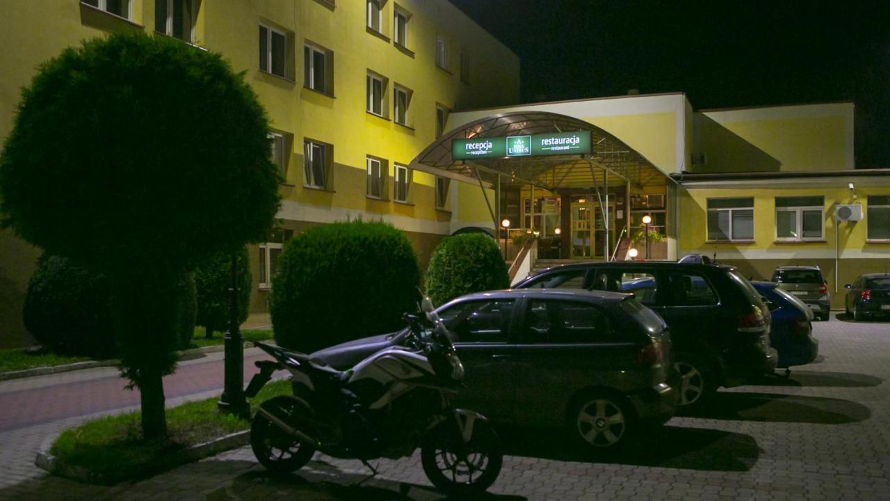 Hotel Unibus Бельск-Подляски Экстерьер фото