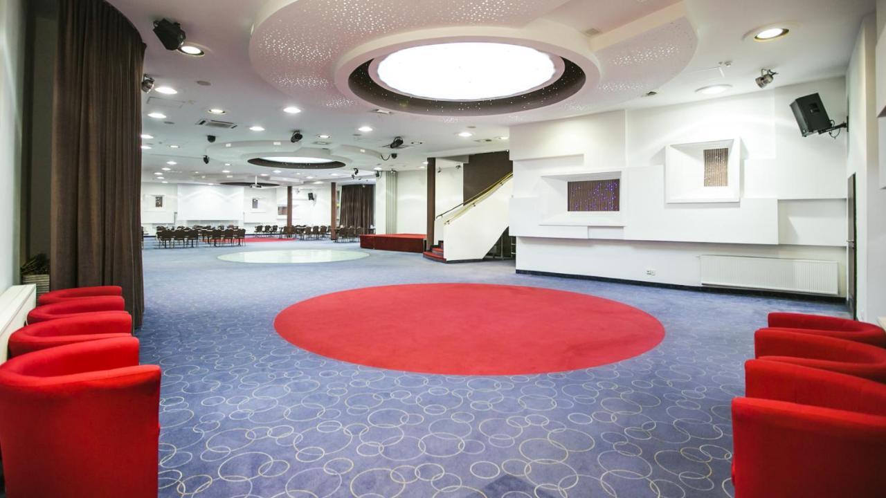 Hotel Unibus Бельск-Подляски Экстерьер фото