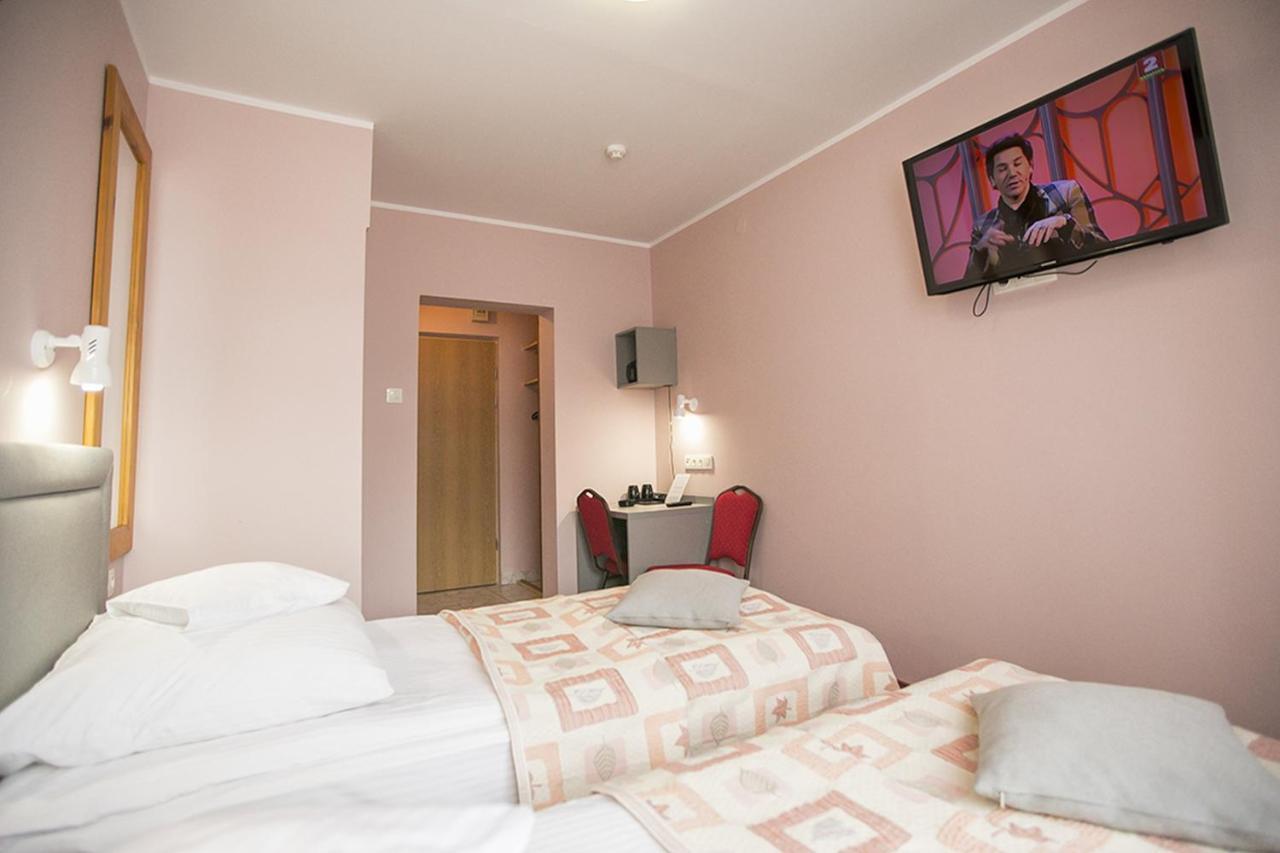 Hotel Unibus Бельск-Подляски Экстерьер фото
